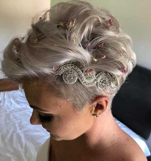 Short Bridal Pixie Hairdos