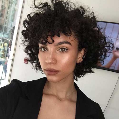 Short Hairstyles for Women with Curly Hair-12