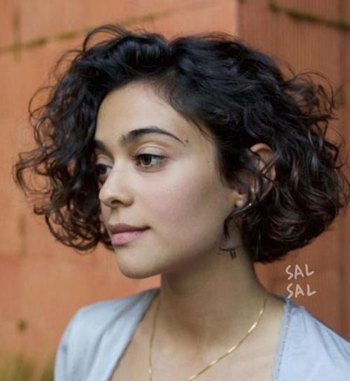 Jaw Length Bob Hairstyles for Curly Hair