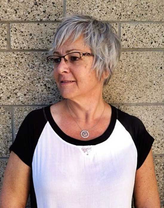 Long Pixie Haircuts for Women Over 50-8