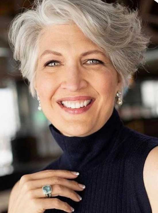 Short Pixie Styles for Women Over 60-7